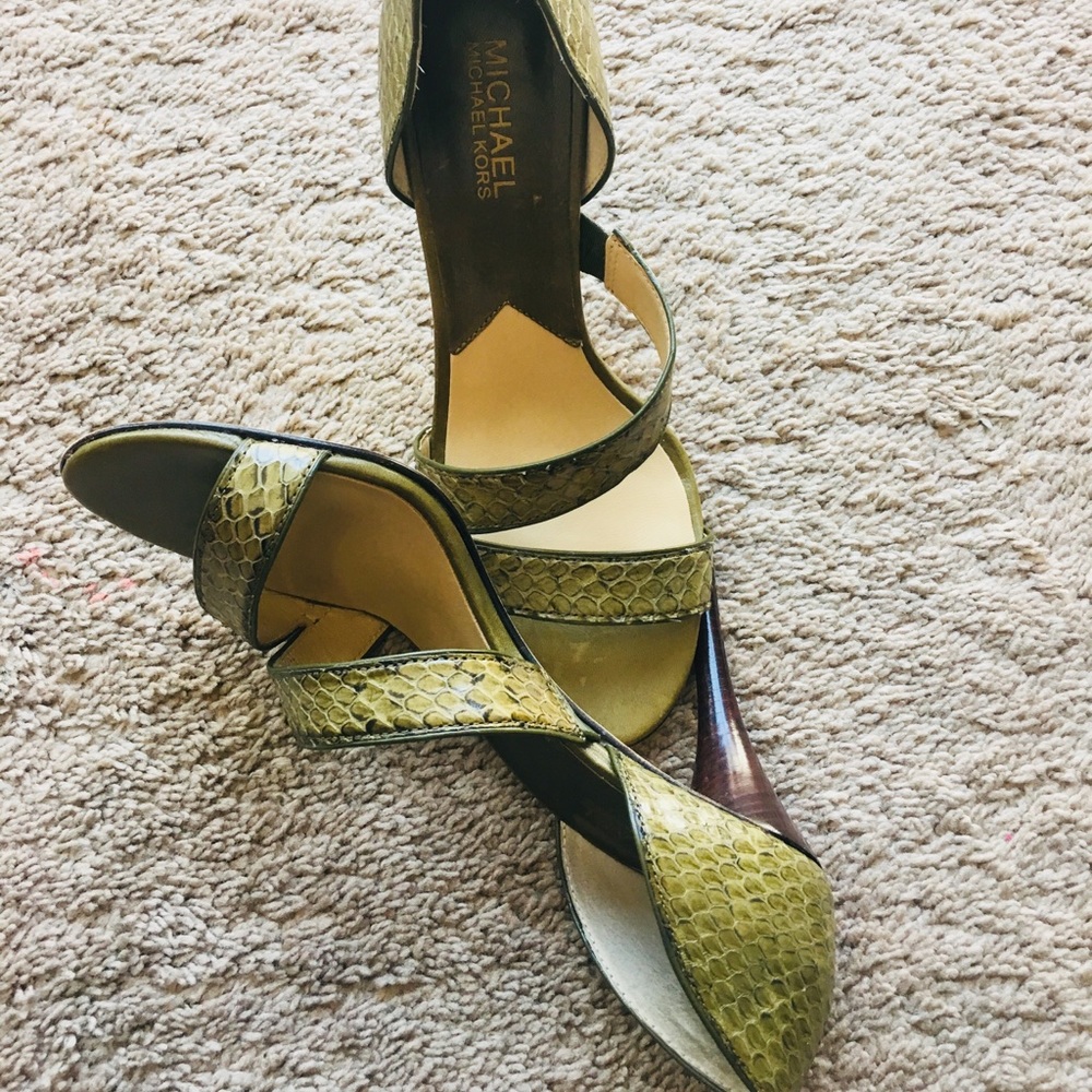 Michael Kors Snake Skin Heels - Olive green